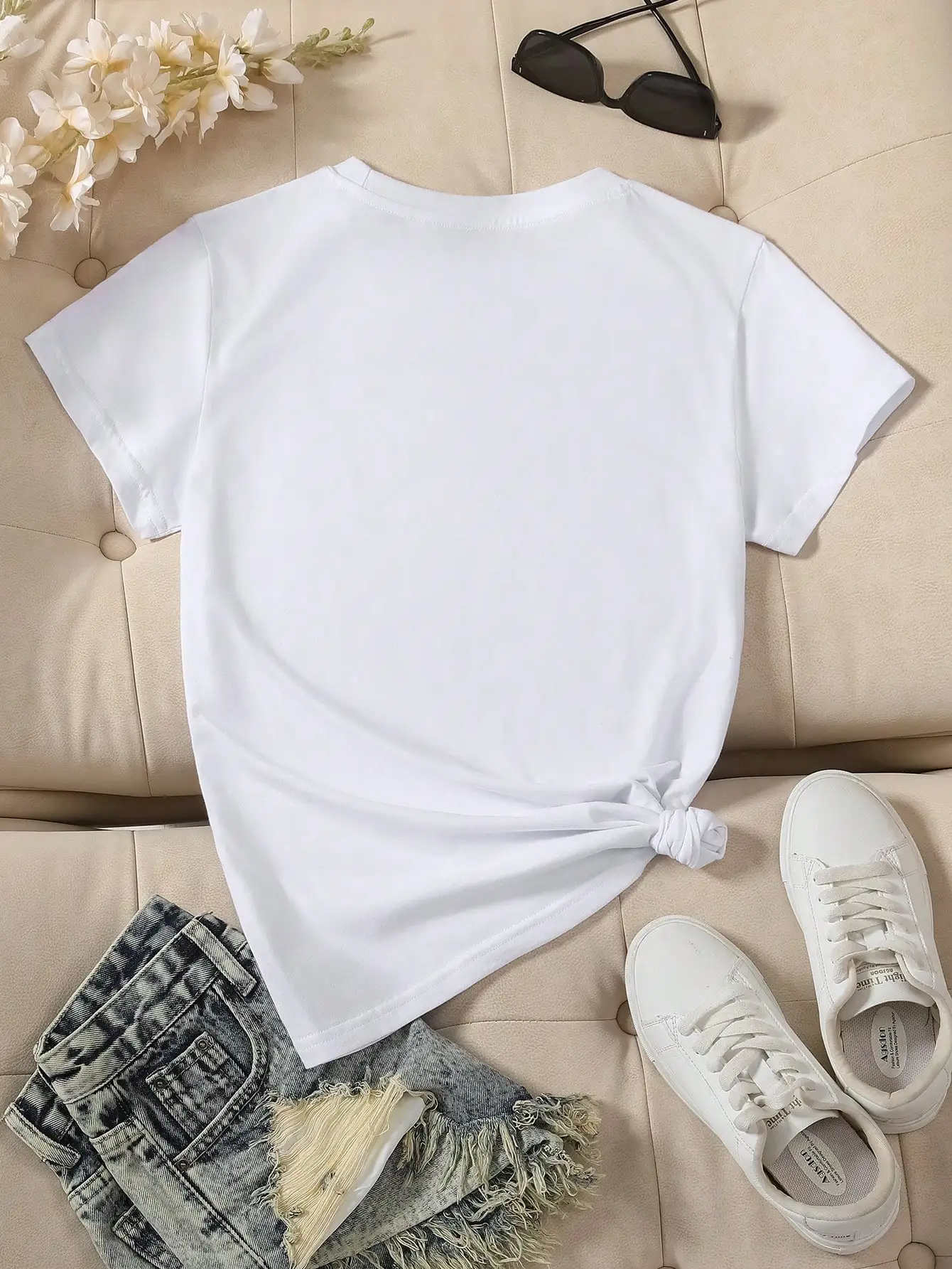 2025 New Women's Cute Cat Pattern Graphic Short Sleeve T-Shirt Round Neck Casual Tshirt Tops Cool Printed Female Tees image 2