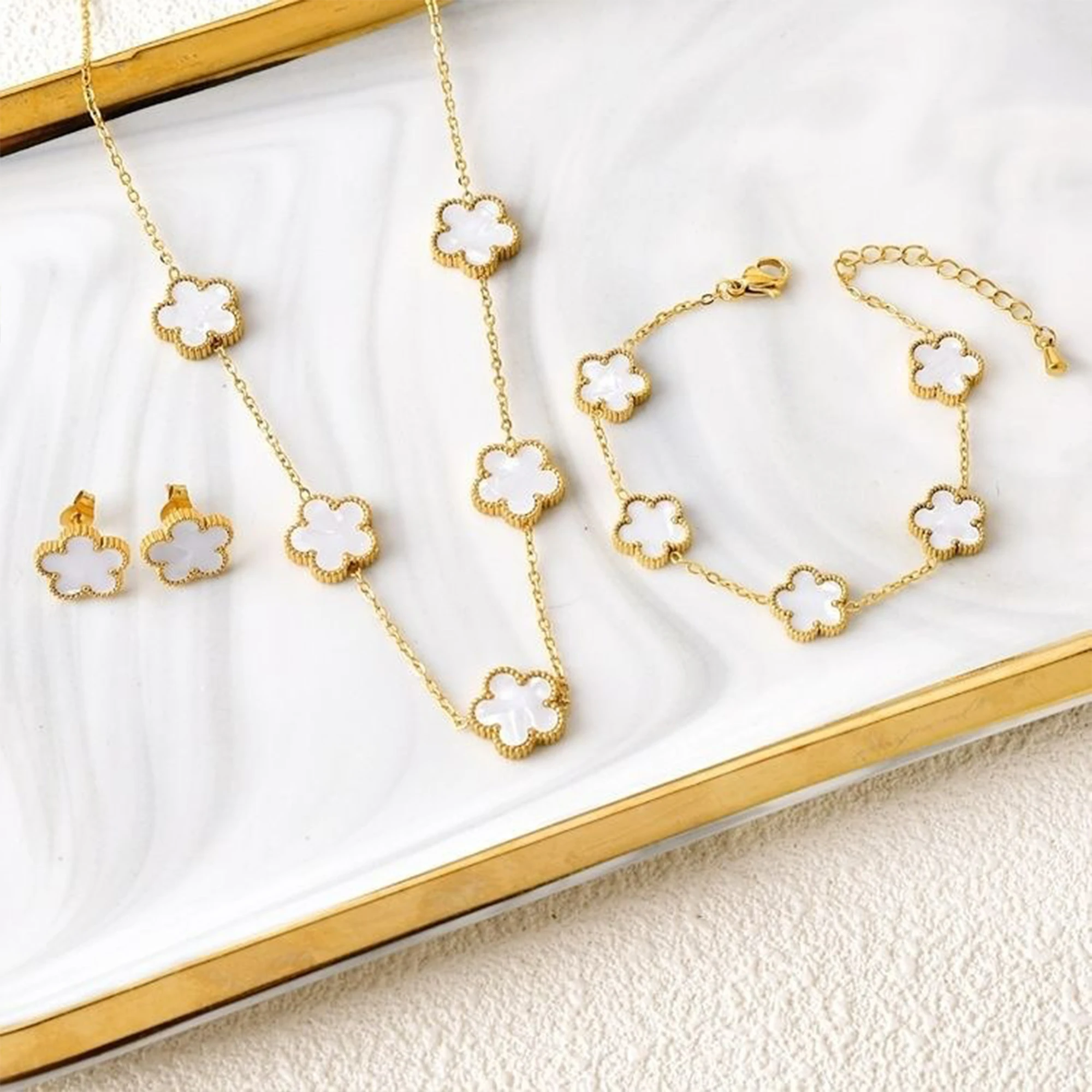 3pc 18k Gold-Plated Five-Leaf Flower Necklace Earrings Bracelet Set