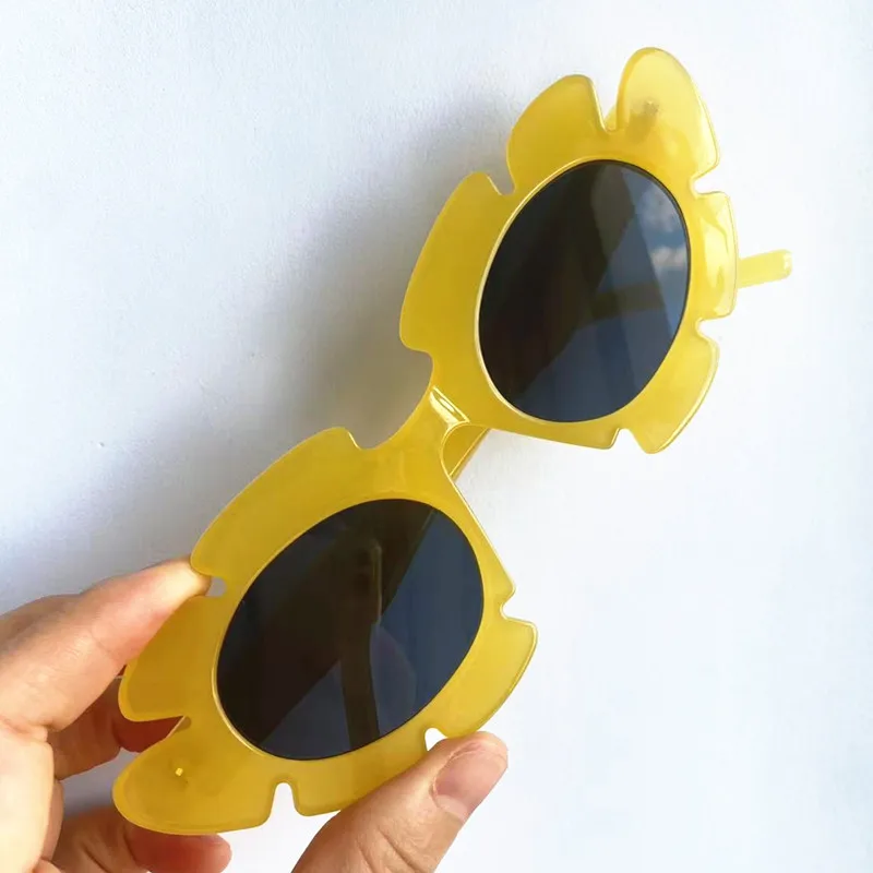 

Women Sun Glasses Personality Cat Eye Anti-UV Spectacles Sunflwers Eyeglasses Jelly Yellow Color Ornamental Retro Sunglasses