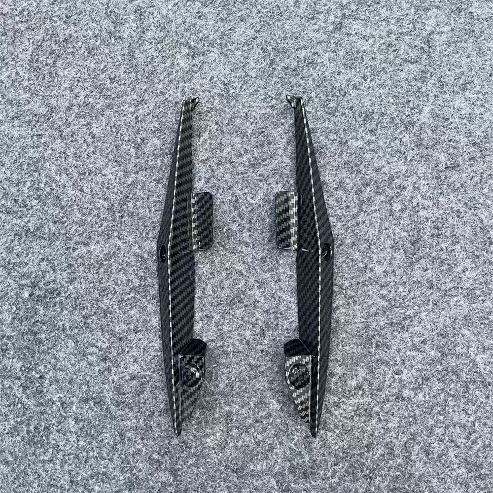 The ABS motorcycle fairing is suitable for the small items in the R6 middle bag a brand-new pair of 06 07 carbon fiber paint