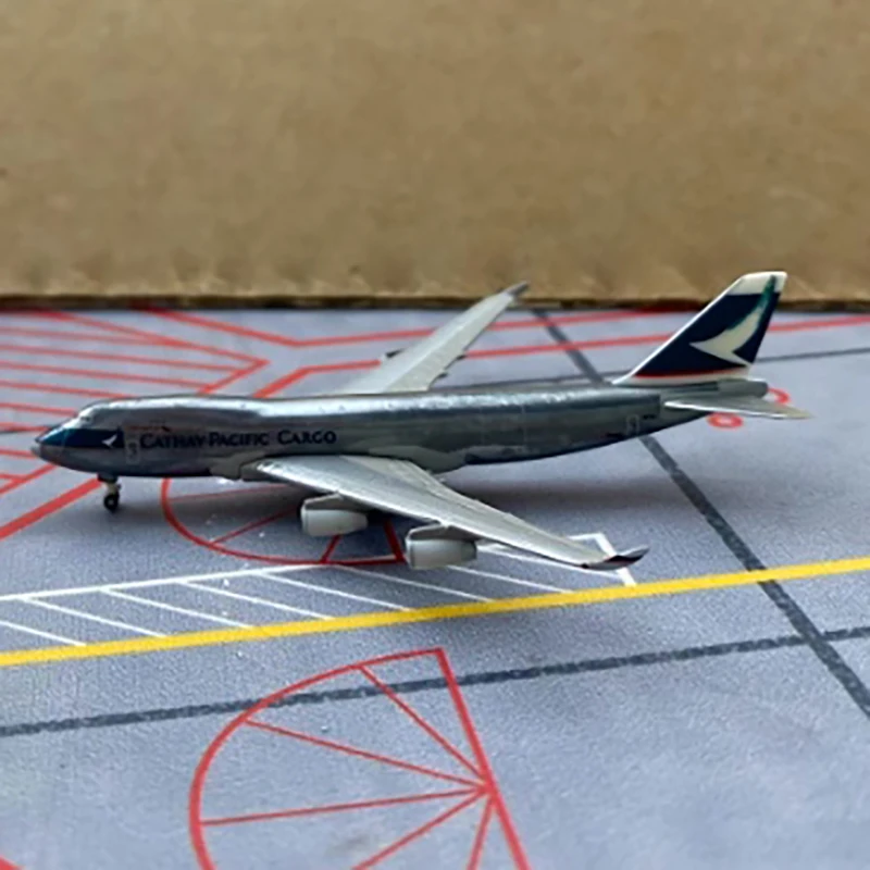Diecast 1:1000 Scale B747-400F B-HUL B747-8 Aircraft Simulation Model Static Decoration Souvenir Gifts For Adult