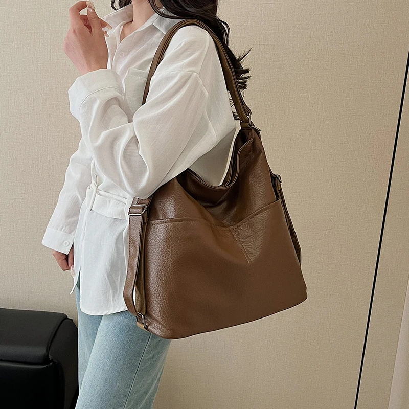 حقيبة كتف نسائية كلاسيكية من الجلد بتصميم كلاسيكي فاخر وحقيبة يد أنيقة لمظهر المدينة اليومية