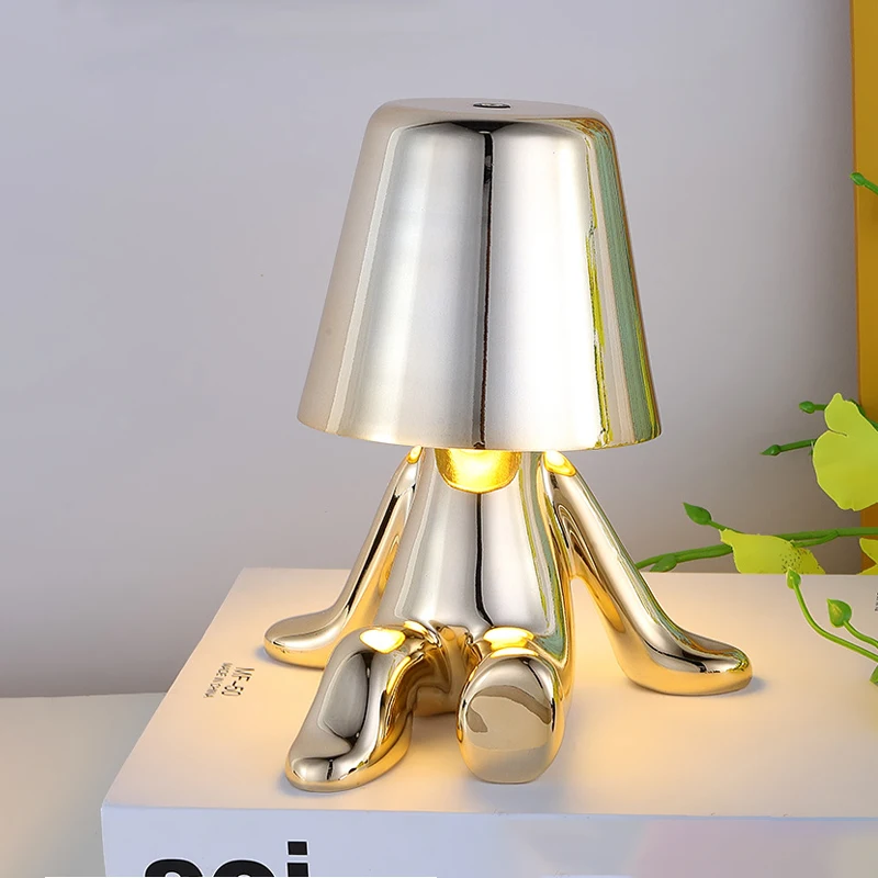Creative Thinker lampada da tavolo Touch Dimming Night Light Little Golden Man lampada da scrivania LED Cute Resin Gift Decor per Bar/Cafe/Home