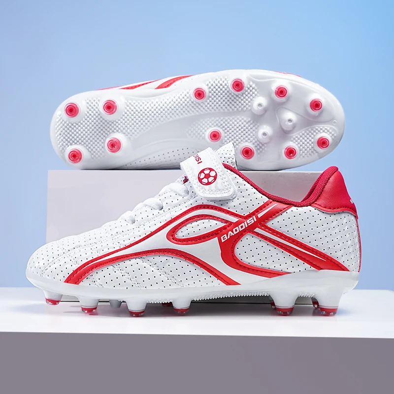 

A pair of children's four-season leather soccer shoes with long studs, wear-resistant soccer shoes, sizes 28-39，MZ-368