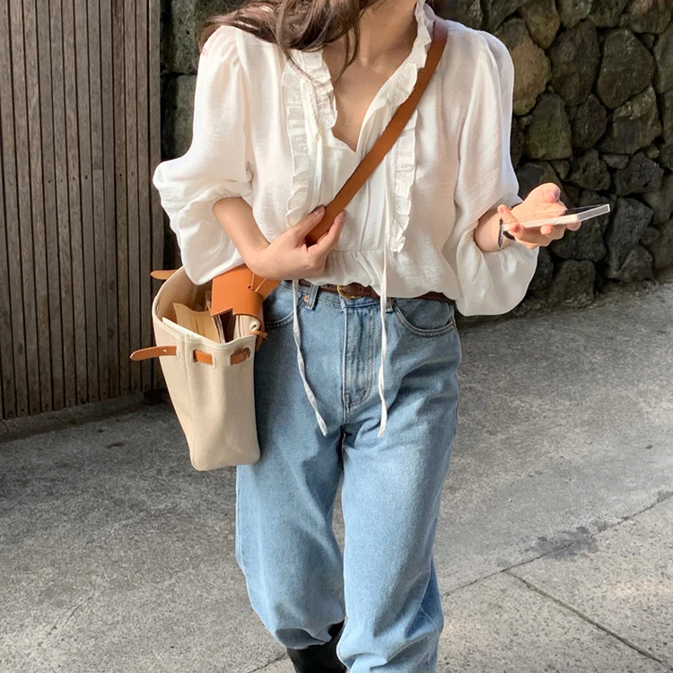 เสื้อผ้าสไตล์ชิคสำหรับต้นฤดูใบไม้ผลิ ดีไซน์เรียบหรู คอวี แต่งเข็มขัด ตัดต่อผ้าลายไม้ ทรงหลวม สีพื้น