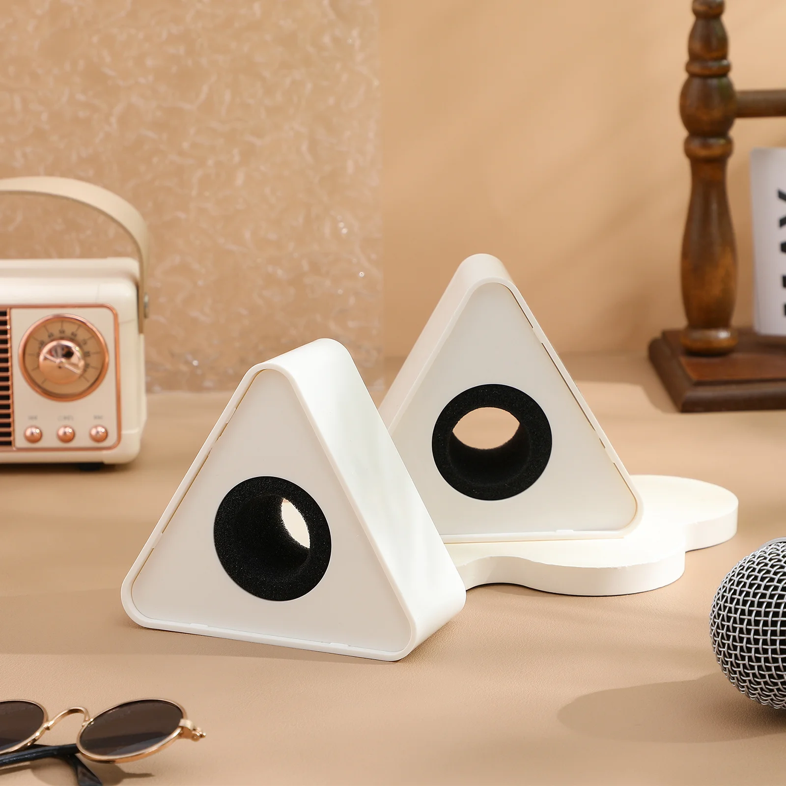 

2pcs Portable Abs Injection Molded Triangular Interview Mic Logo Flag Station For Most Microphones Shock Mount Mic Flags Cube