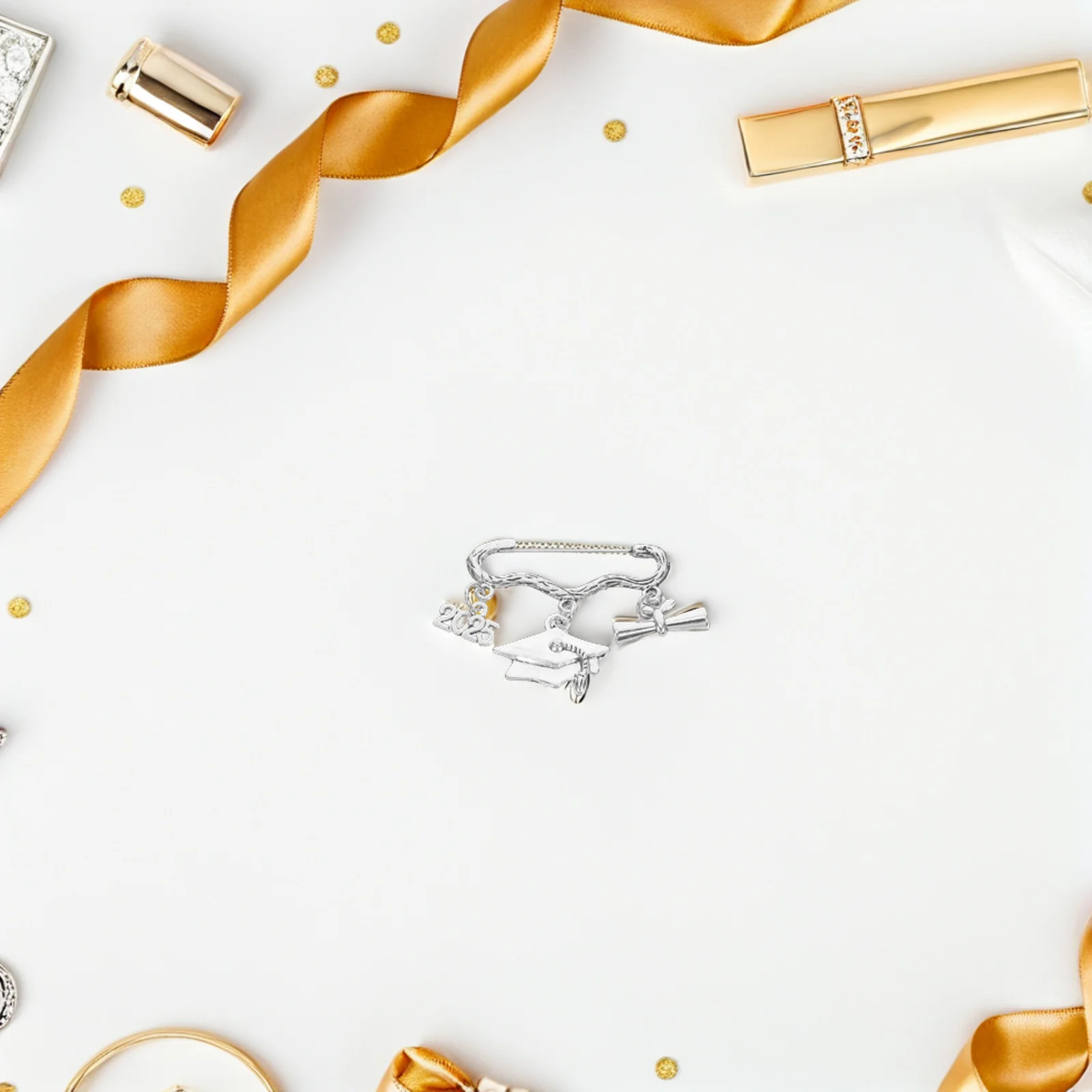 التخرج بروش دبوس 2025 قبعة البكالوريوس سبيكة شارة التلبيب للمدرسة الثانوية رياض الأطفال الخريجين التذكاري صور سحر #1