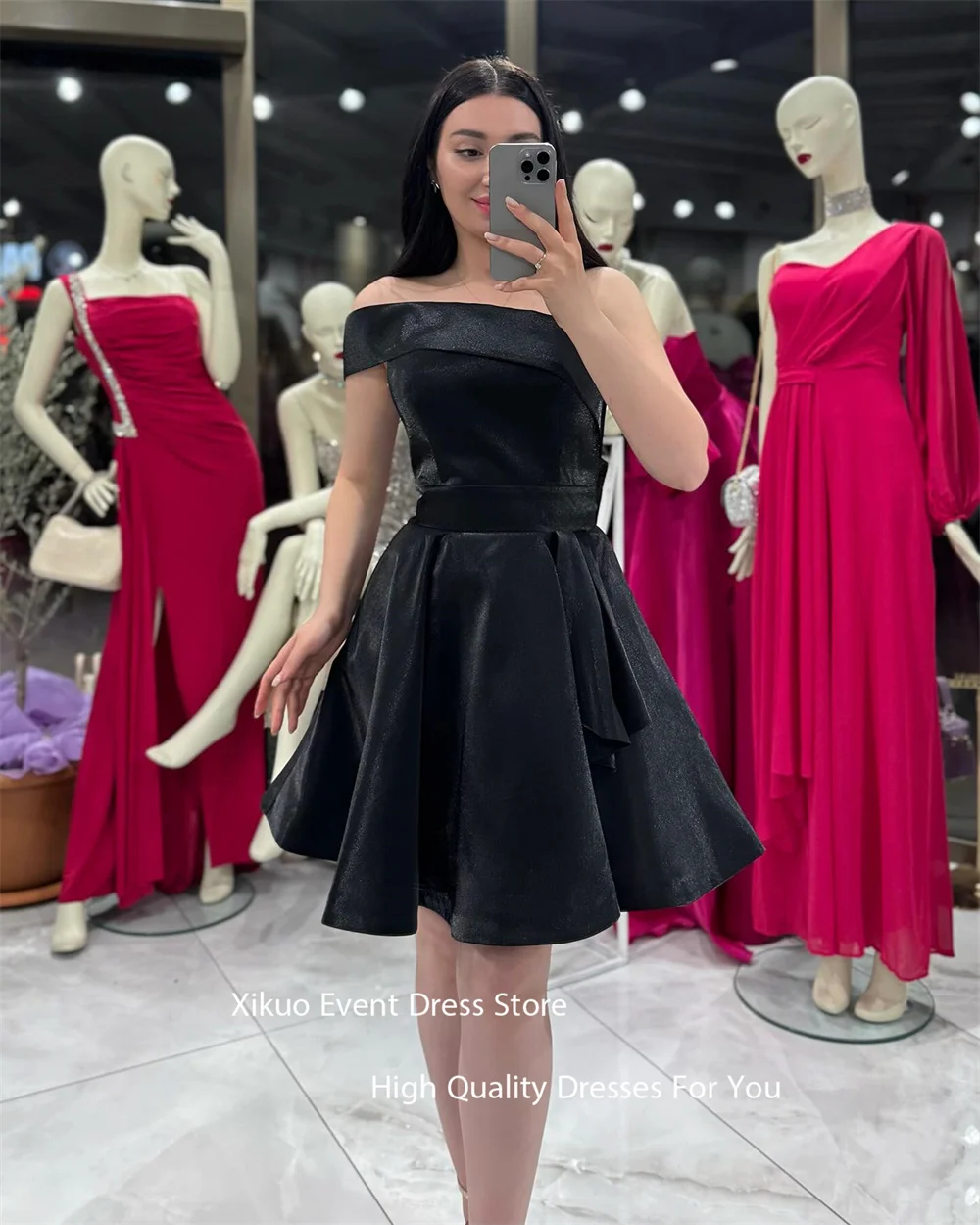 Xikuo Hellrosa One-Shoulder-Abschlussballkleid, A-Linie, Satin, maßgeschneiderter Anlass, Abschlussball, Mini-Länge, plissiert, moderne Robe de Soirée, individuell gestaltet