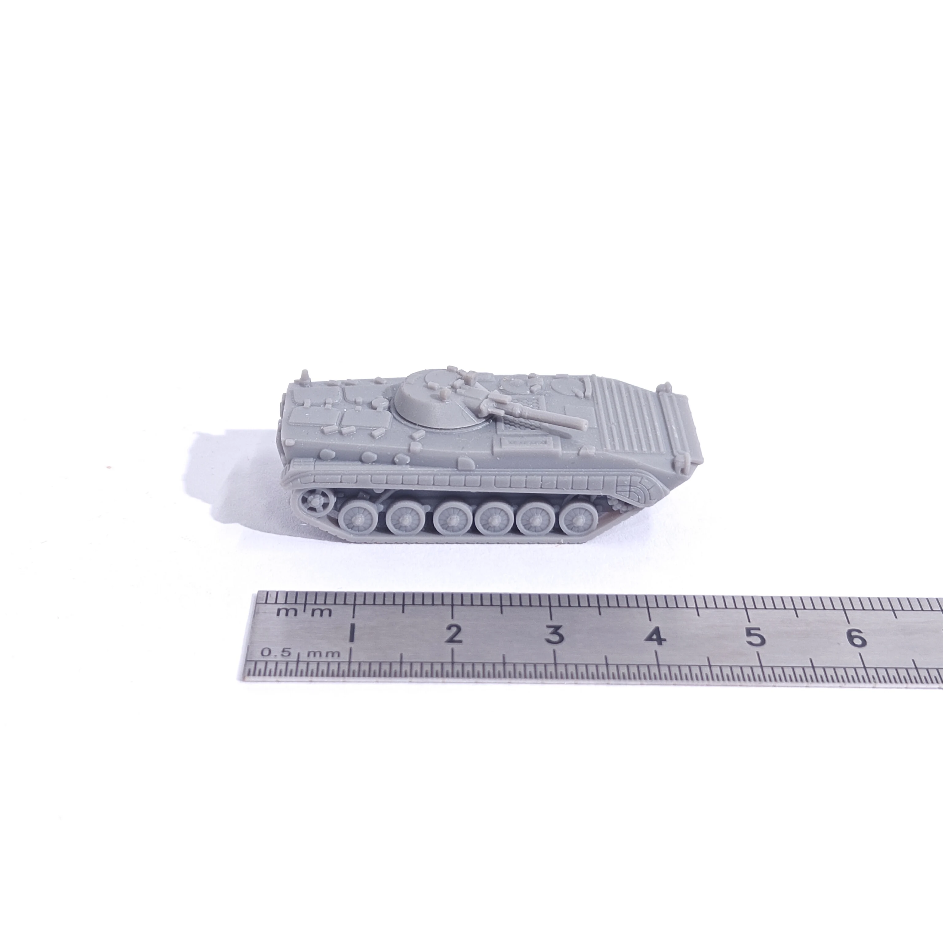 نموذج مصغر لمركبة BMP-1 القتال - مراجعة Model Kit Walmart وسعره