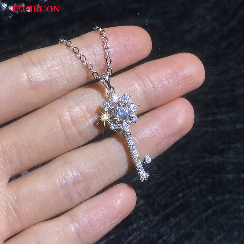 

JECIRCON S925 Sterling Silver Necklace for Women, 0.5 Carat Moissanite 8-Pointed Star Key Pendant, Fashion Luxury Clavicle Chain
