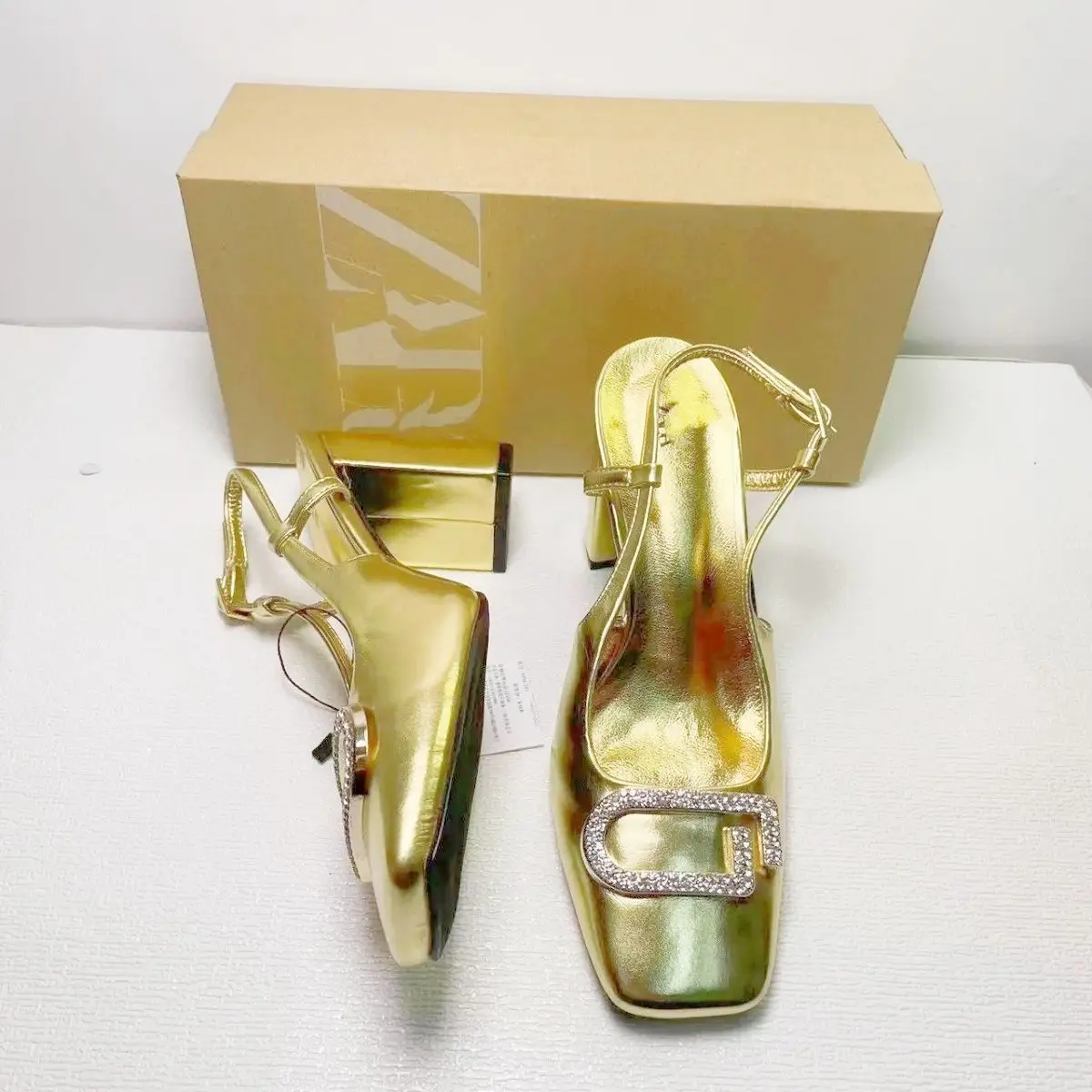 

Женская обувь с бриллиантами на низком каблуке, серебряное платье, полустразы, женские сандалии с острым носком, закрытый, оригинальный повседневный, распродажа