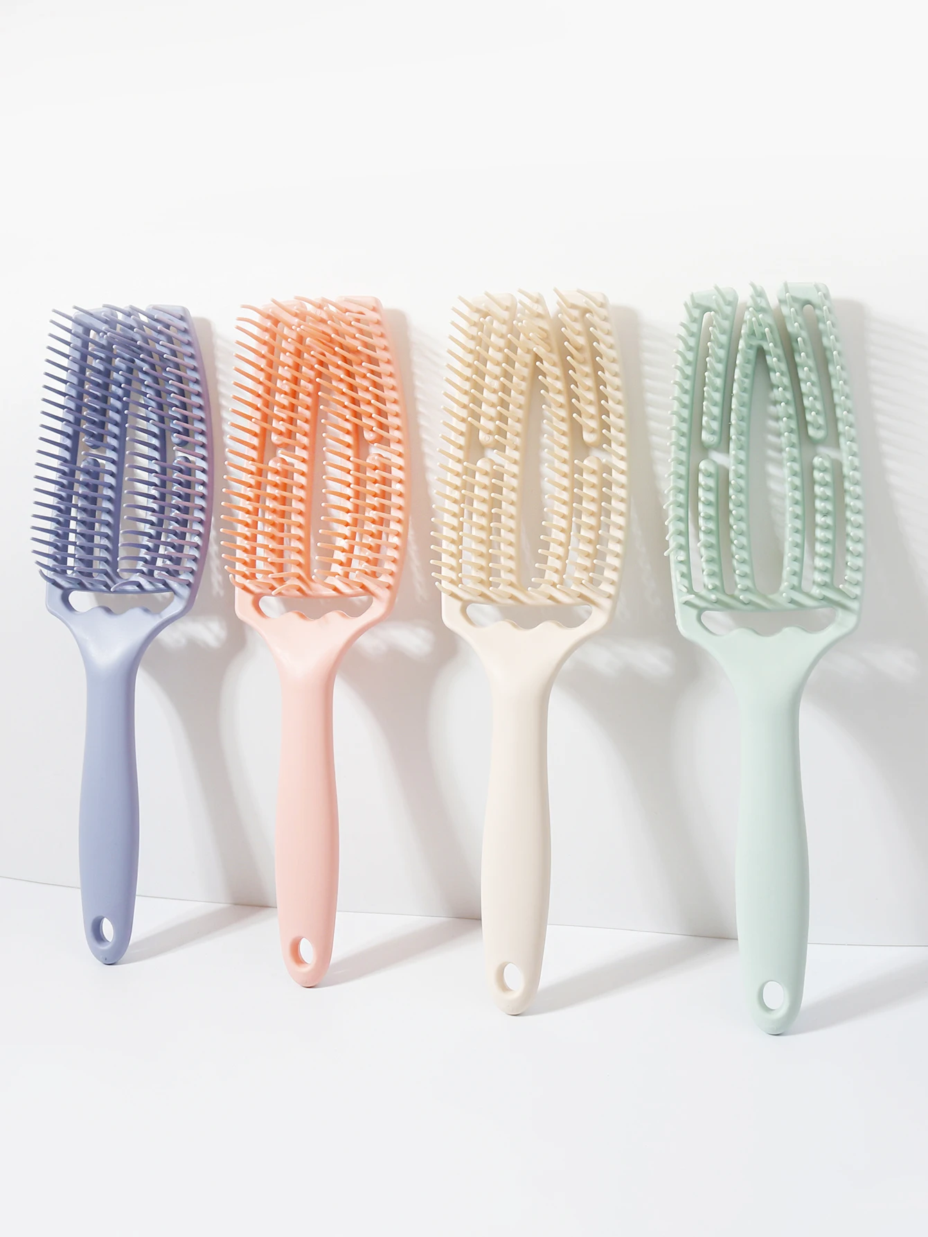 

Hollow out hair brush for combing tangles and knotting, suitable for both men and women, special for real hair wigs ﻿