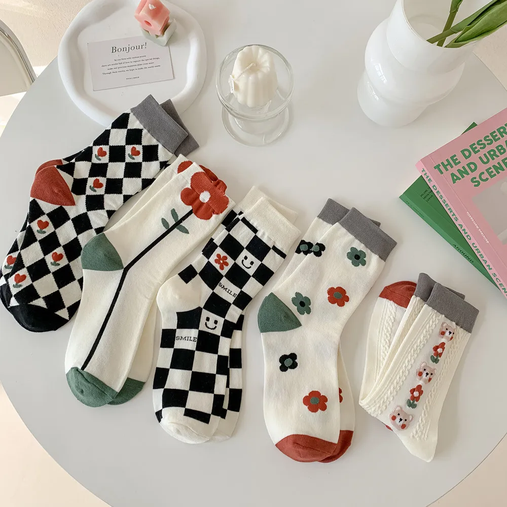 women Socks Cotton Spring Flower Middle Tube Crew Short Sock White Cute Plaid Checkboard Grid Lolita Kawaii Calcetines Mujer