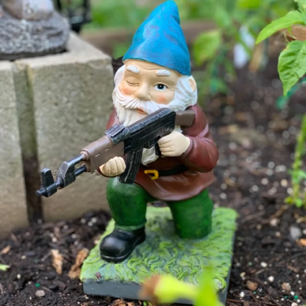 

Home Decoration CS Gun-Wielding Dwarf Figure Gnome Statue for Amusing Home Garden and Outdoor Decor Desktop Desk Table Ornaments