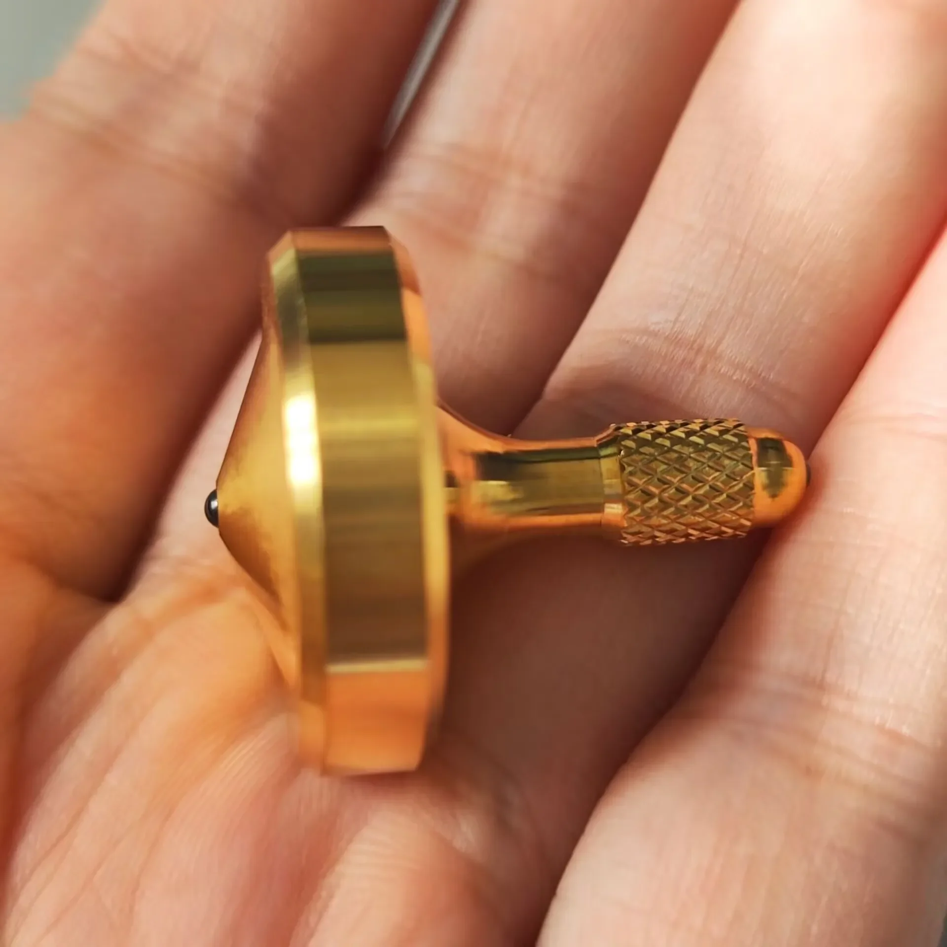 

Нержавеющая сталь ручной скручивающий волчок гироскоп коллекция спиннер игрушка EDC инструмент