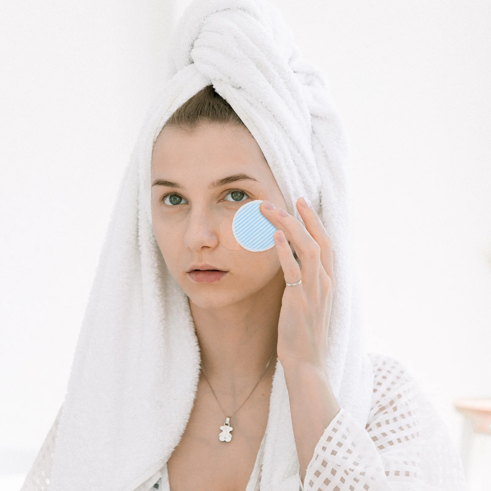 8 個のメイク落としパッド 再利用可能な竹繊維 肌に優しい 軽量 ポータブル 旅行 ホーム キャンプ 洗顔用