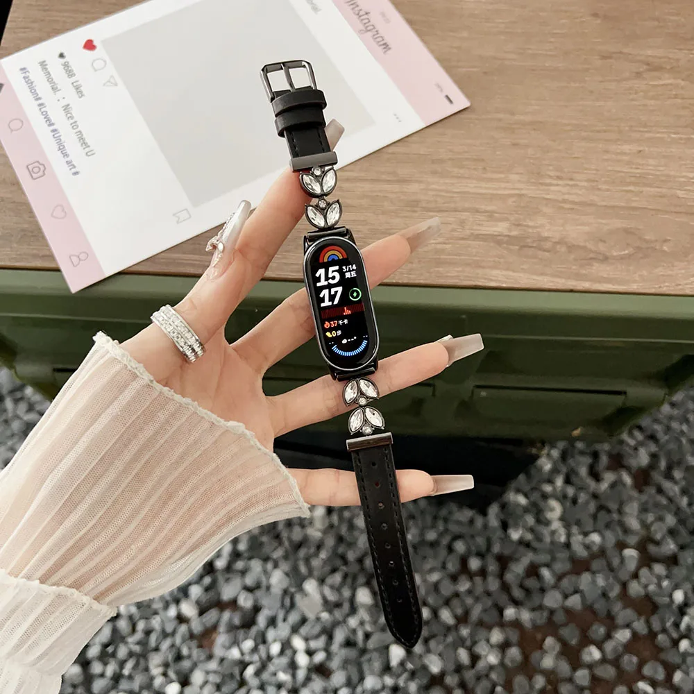 Mi Band 10/9/8 حزام من الجلد لـ Xiaomi Smart Band 8/9/10 حزام جلدي نحيف للنساء مع سوار معدني كريستالي بلينغ