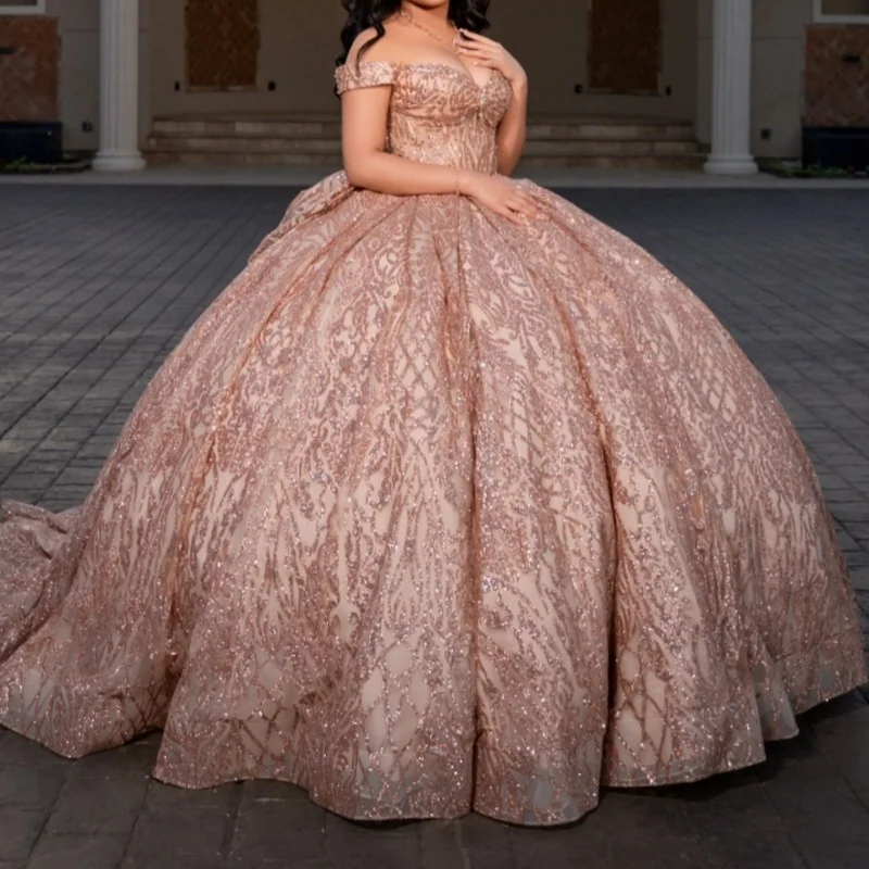 

Rose Gold Shiny Quinceanera Dresses Off Shoulder Ball Gown Sweet 16 Dress Beads Sequin Appliques Lace Bow Tull Birthday Party