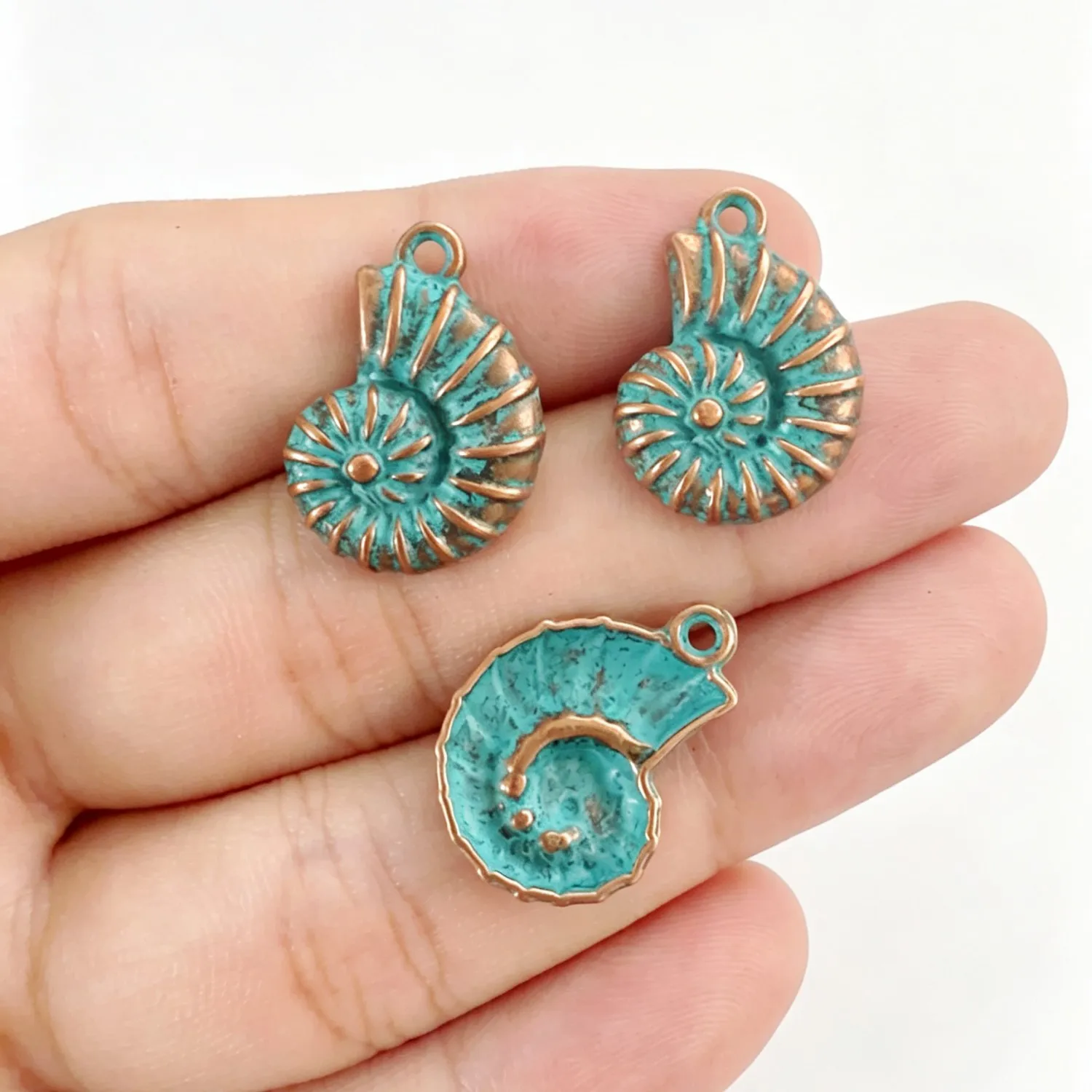20Pcs 21×14.5mm Zinc Alloy Antique Red Copper with Blue Finish Conch Shell Pendants DIY Jewelry Accessories EF1349