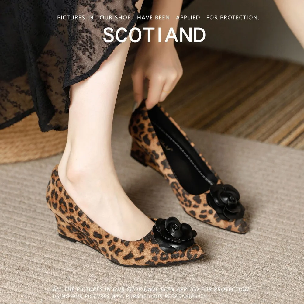 

Новые замшевые туфли-лодочки на танкетке 2026 года, офисные женские туфли, женские туфли с цветочным узором, без застежек, с острым носком, черные, леопардовые, дропшиппинг