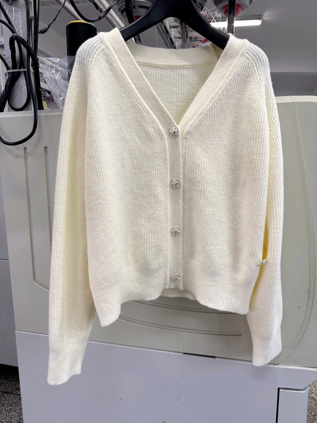 패셔너블한 니트 울 브이넥 가디건 한국 스타일 출퇴근용 다용도 가을 겨울 여성용 루즈핏 긴팔 스웨터