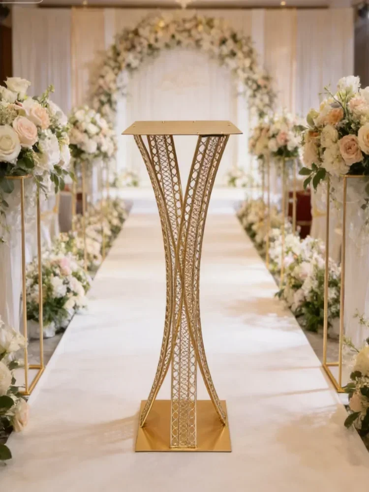 3 Stück Goldene Metall-Hohlständer mit Blumenmuster für Hochzeitsdekorationen, Säulen, Event-Arrangements, Gangdekorationen und Ausstellungsständer – Detail 3