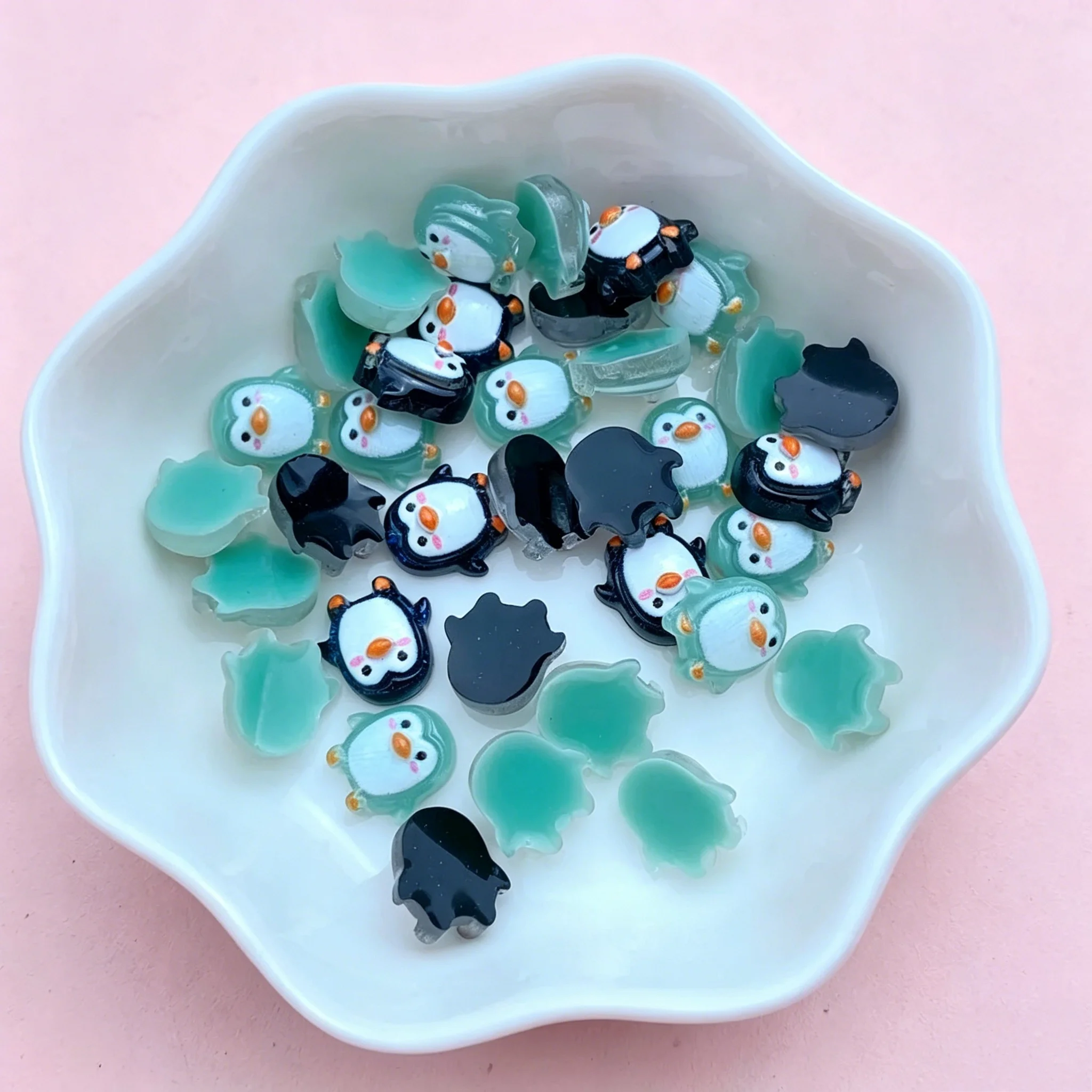 50Pcs 9mm Mini Penguin Resin Flat Back Ornaments Cartoon Design for Manicure Hair Bow Decor