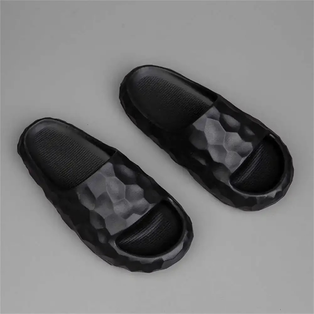 Soft Indoor Sandals Luxury Custom Name Slipper Classic Golf Shoes Men Sneakers Sport Designers Deals Street Functional