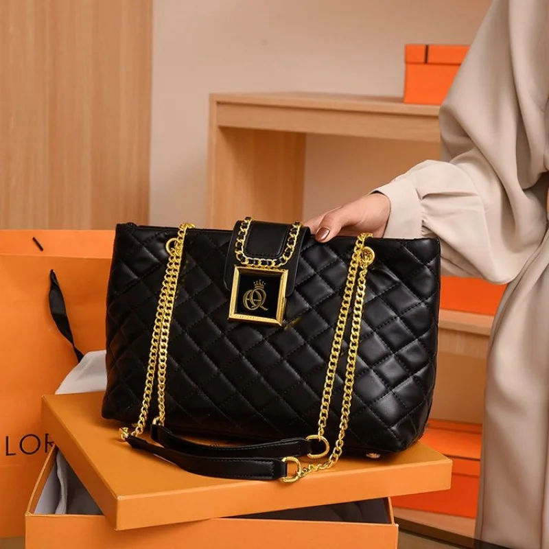 

Luxury Women's Shoulder Bag Crafted From Premium Leather Boasting High-End Quality And Paris Sleek Vintage Look​