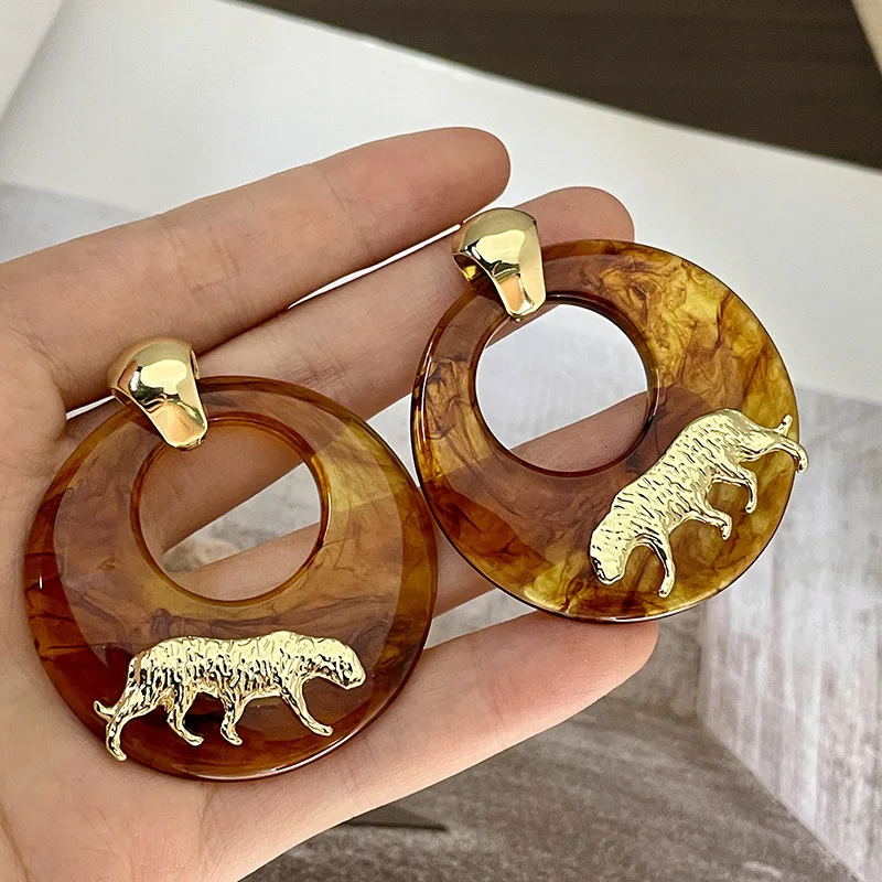 HUANQI Exaggerated Geometric Shape Plated Gold Tiger Pattern Circle Shape Blended Texture Resin Earrings for Women Girls Jewelry