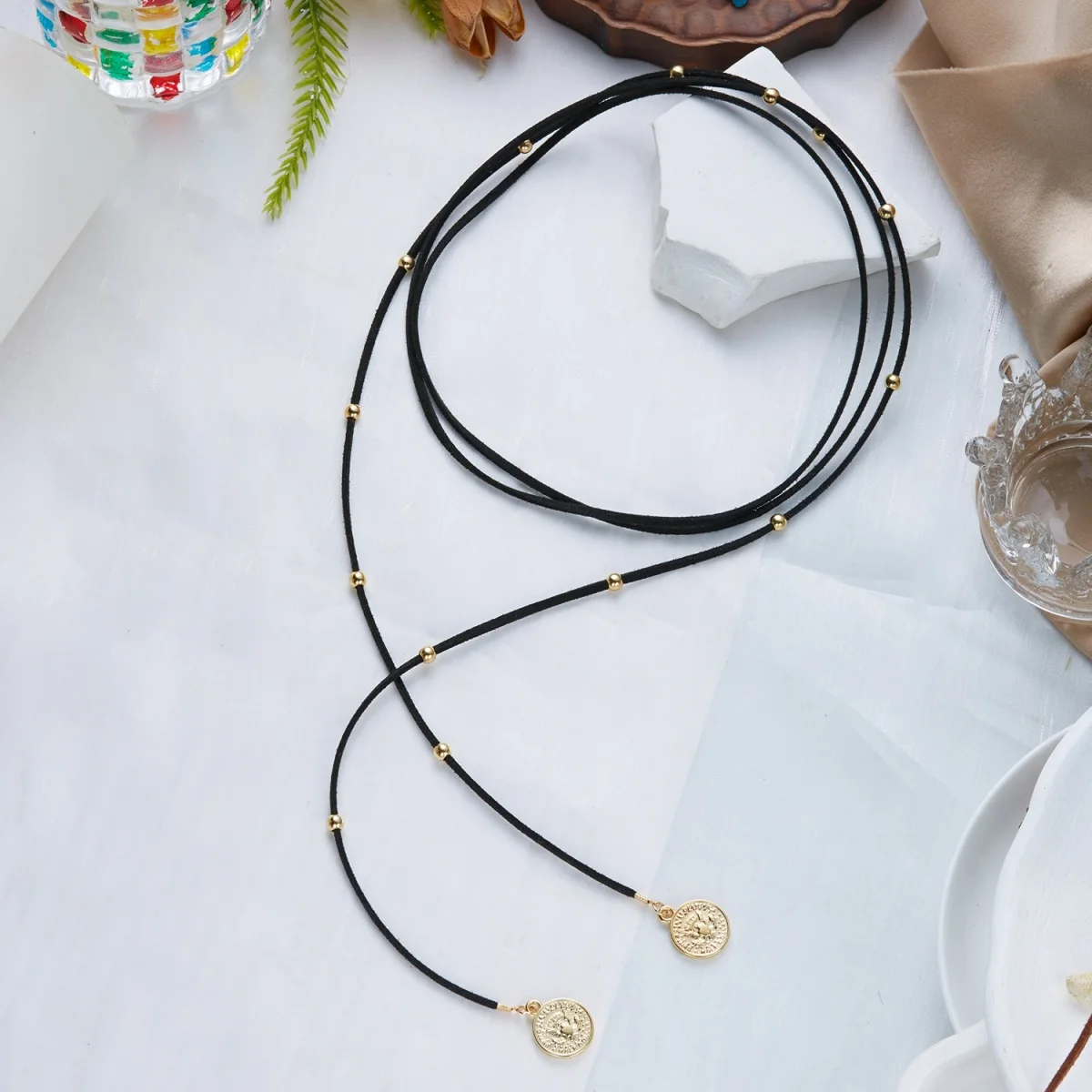 Trendige mehrschichtige Samt-Kordel-Schleifenkette für Damen und Herren, Retro-Western-Ästhetik, runde Perlen, Schleifenknoten-Choker-Schmuck. – Detail 27