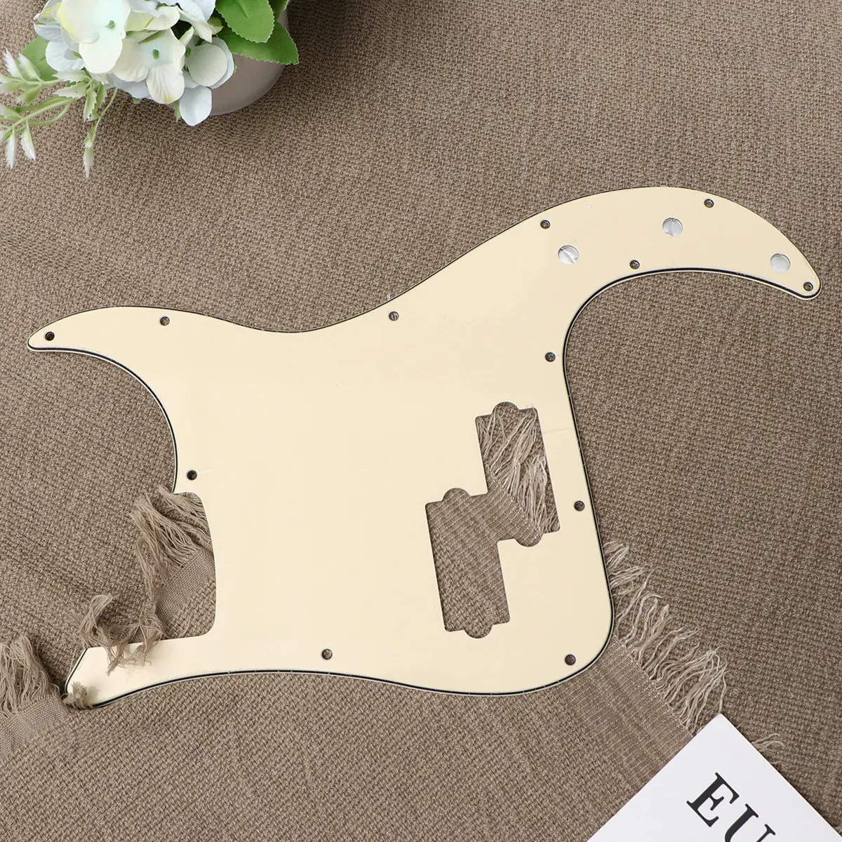 

3 Layers Standard Pb Bass Pickguard Scratch Plate 13 Holes Anti-Scratch Protective Film Guitar Replacement Parts Beige