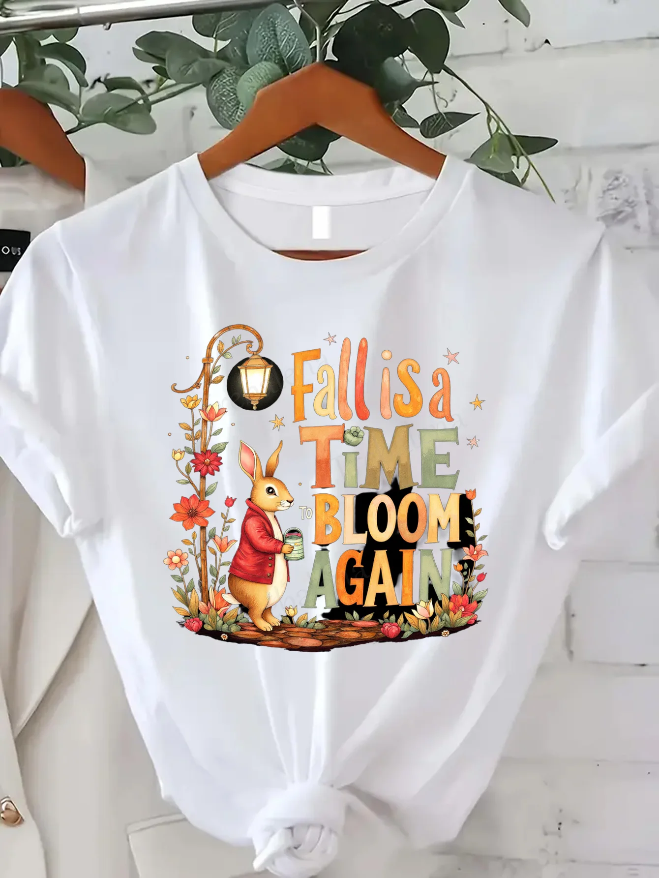 

Удобная женская футболка с принтом «Футболка Fall Bloom»: женская футболка с рисунком милого кролика и цветов»