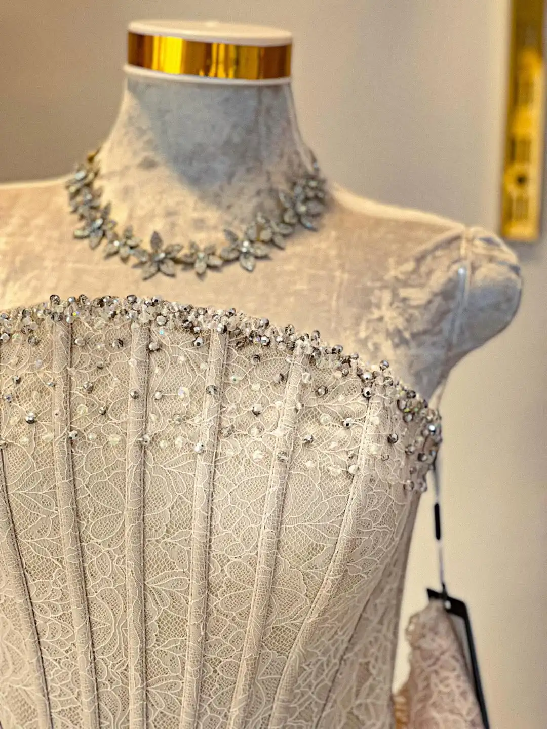 Nuevo diseño Sexy Crystal Fishbone Corset fuera del hombro cintura plisada ilusión encaje bordado sirena vestido de fiesta de graduación de noche