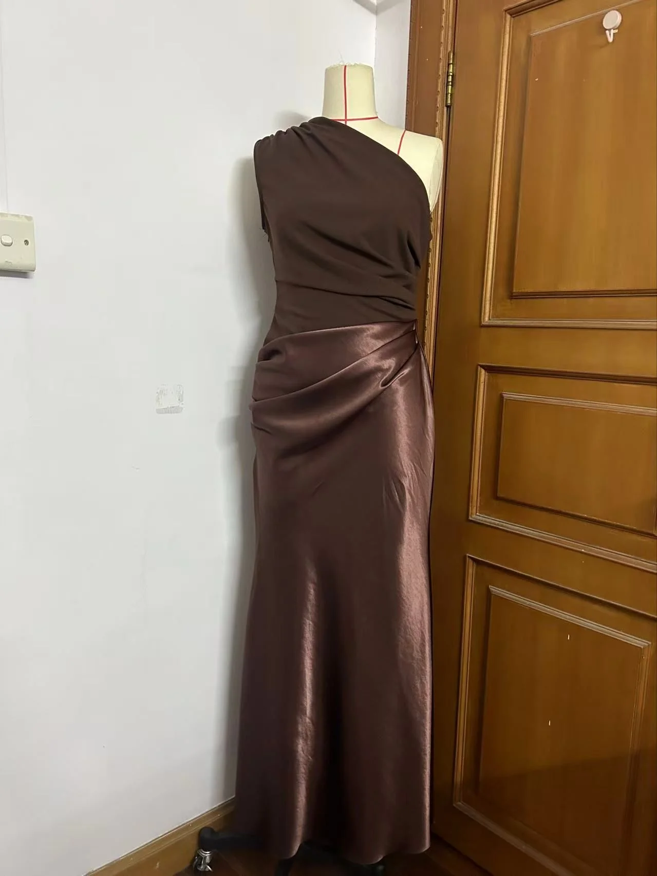Elegant One-Shoulder Patchwork Satin Maxi Dress Women Sleeveless Ruched Slim Long Dresses 2026 Wedding Guest Evening Party Robes