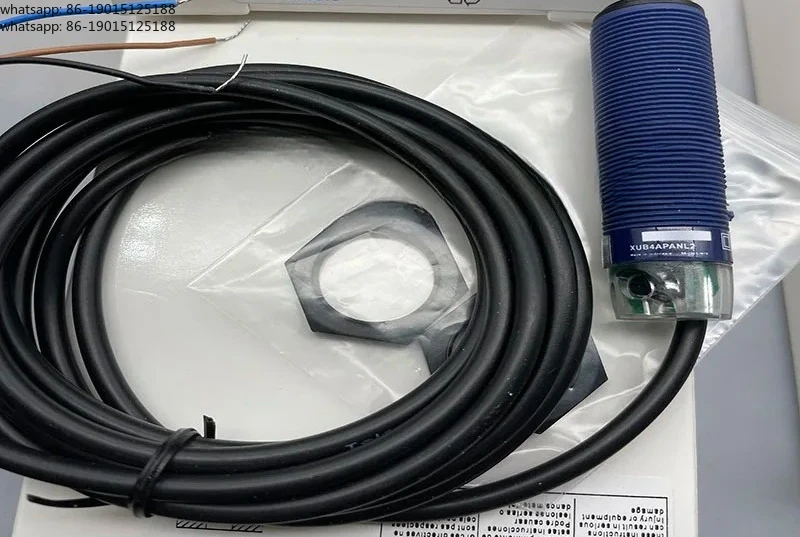 New XUB0BPSNM12 XUB0BNSNM12 Spot sensor proximity switch