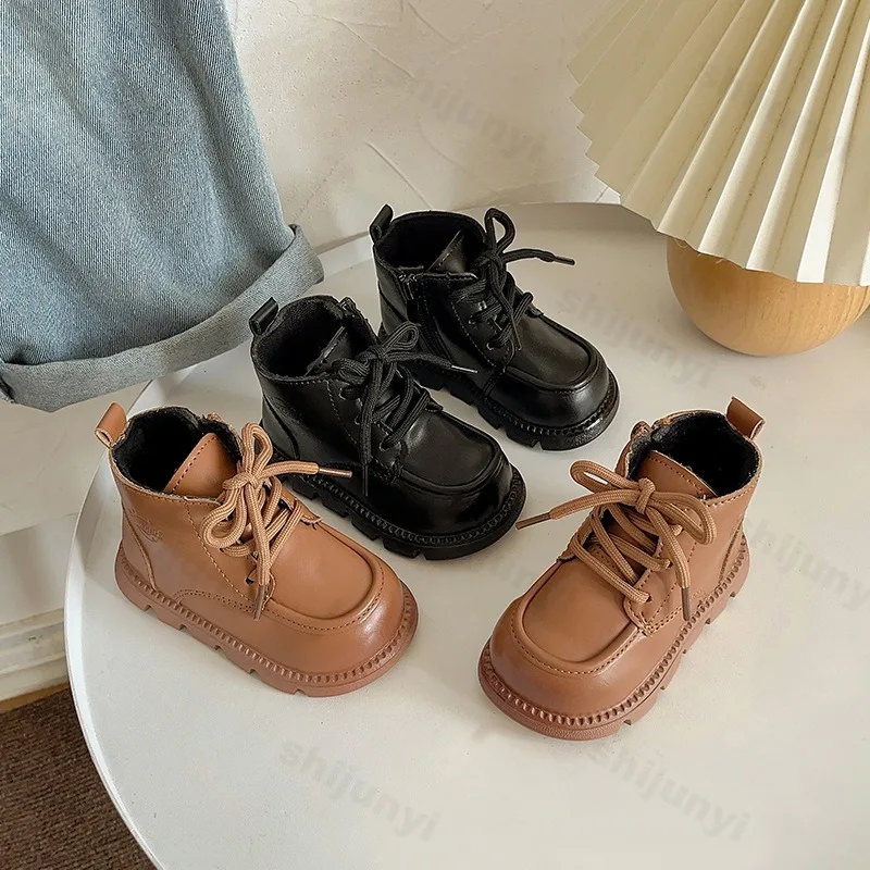 

Children's Retro Fashion Casual Warm Plush Boots 2025 Winter New Boys' Soft Sole Comfortable Non Slip Lace Up Cotton Short Boots