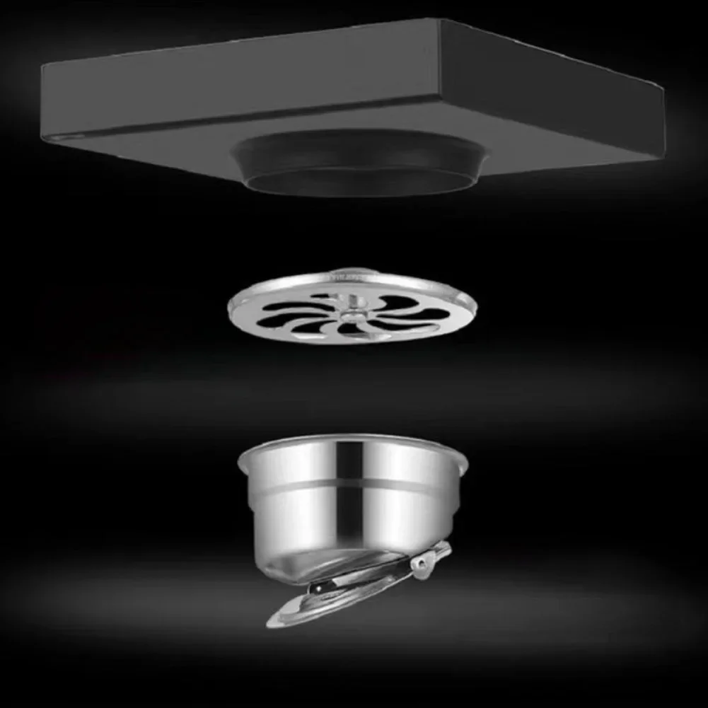 Scarico a pavimento in acciaio inossidabile Scarico a pavimento Bagno Hotel 10 * 10 cm Dimensioni compatte Drenaggio efficiente Design innovativo