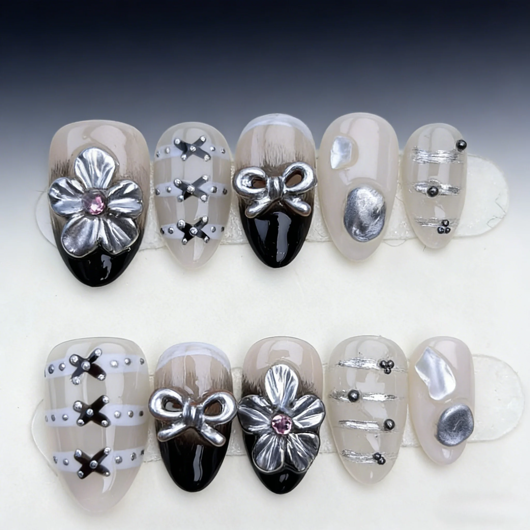 10pcs Mirror Silver Floral Handmade Nails 3D-Carved Cat's Eye Press on Nail Short Almond Fake Nail for Women&Girl False Nail Art