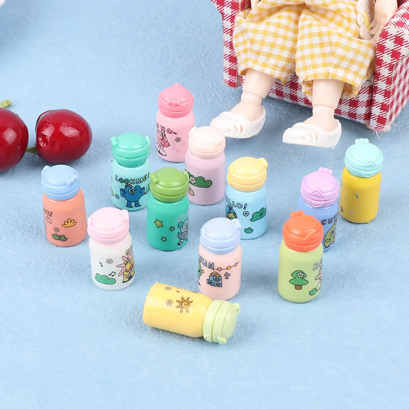 2 Stuks Poppenhuis Meubels Mini Kinder Thermos Beker Model Simuleert Cartoon Water Cup Model