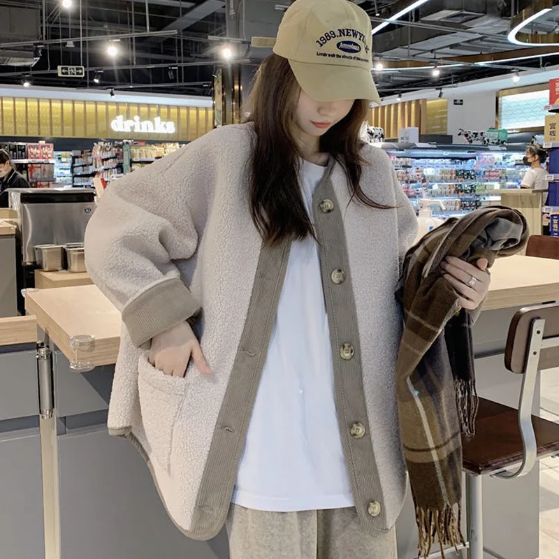 معطف فرو صناعي أزرق متوسط المرقعة فضفاض برقبة دائرية سترة فروي منفوش دافئ سميك واحد الصدر معطف نسائي قطيفة غير رسمي خروف صناعي