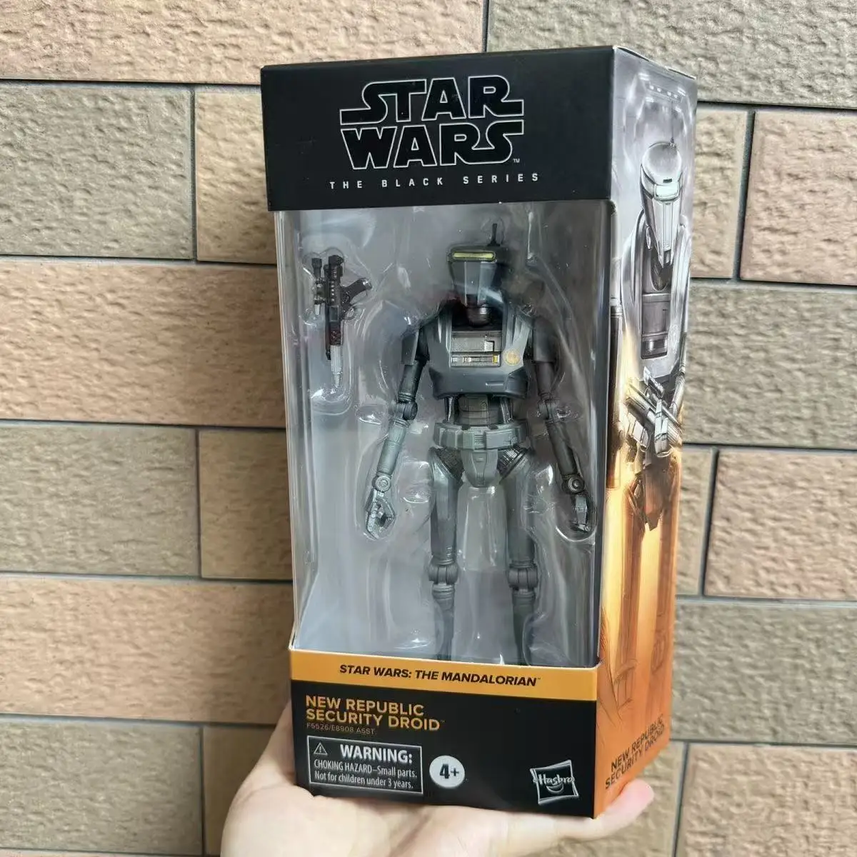 

Hasbro Star Wars Black Box Series Mandalorian Security Robot 6-inch Action Doll