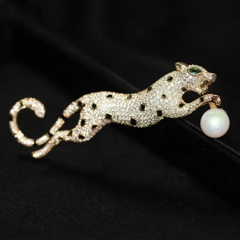 

Fashion Titanium Steel Micro-Inlaid AAA Zircon Green-Eyed Leopard Brooch Luxury Retro Pearl Pin