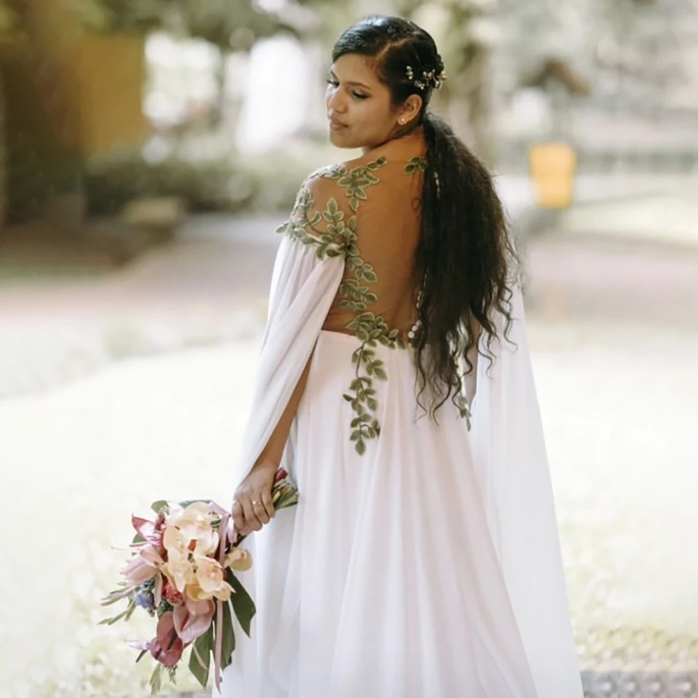 Abito da sposa personalizzato con maniche lunghe a mantella Plus Size Abiti da sposa da giardino con foglie verdi senza schienale in chiffon con spacco sulle gambe e scollo a cuore