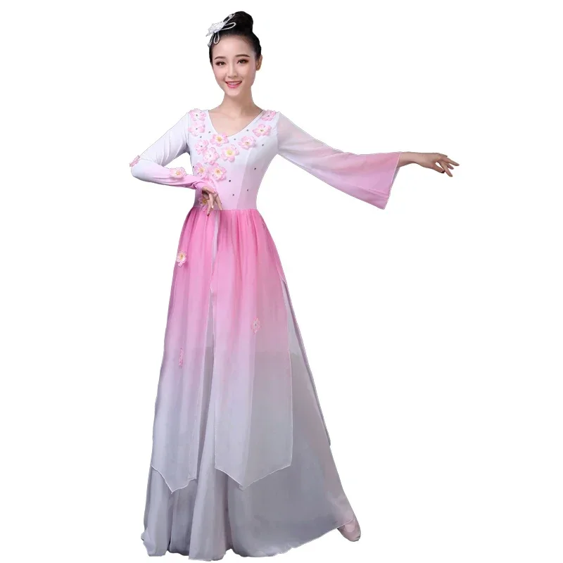 Traditionelles chinesisches Volkstanzkostüm für Damen und Erwachsene, eleganter Fächerschirm, Hanfu-Kleidung, alter Yangko-Tanz, Bühnenaufführung