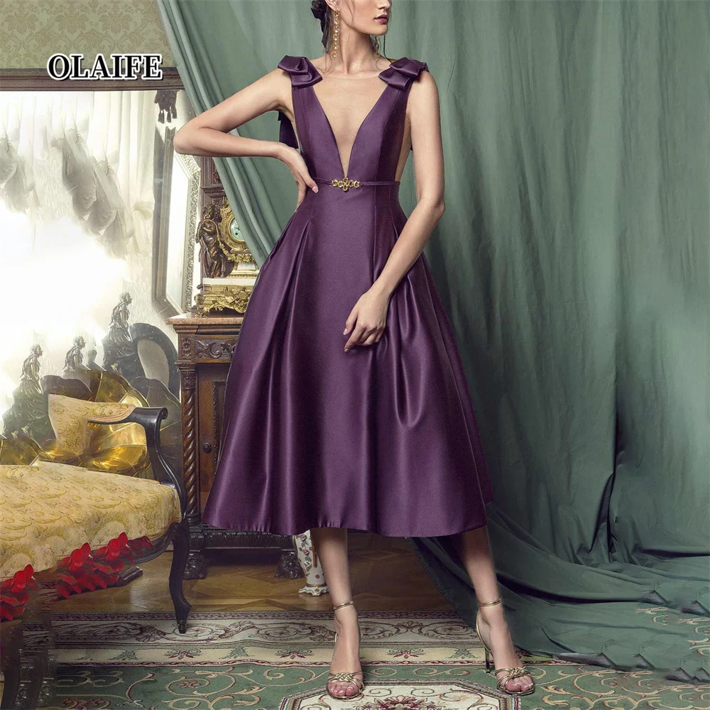 

A-line Princess Plunging V Neckline Sleeveless Knee-Length Satin Cocktail Dresses With Open Back Vestidos De Graduación