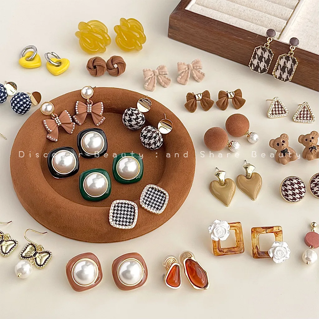 DIY accessories Autumn and winter atmosphere geometric drip earrings women's fashion temperament Maillard style stud earrings hi