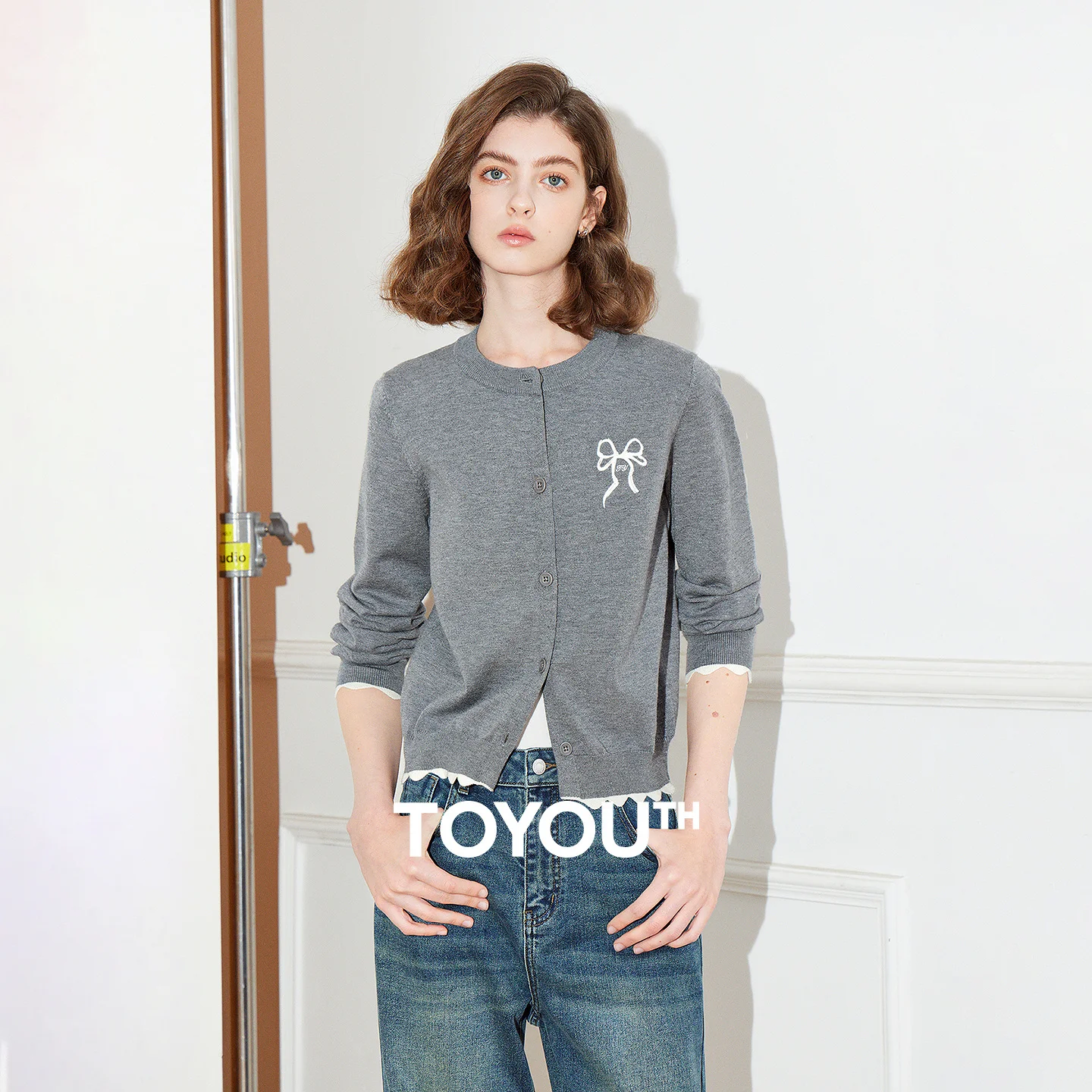

TOYOUTH Knitted Cardigan 2025 Autumn New Bowknot Embroidery Contrasting Color Round Neck Women Sweater Tops