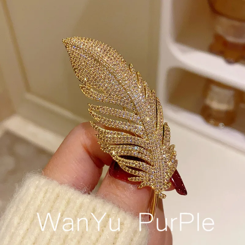 

CC Feather Brooches for Women Coat Pins Full of Zirconia Cardigan Shawl Buckle Silver Gold Color Corsage Accessories Gift B18