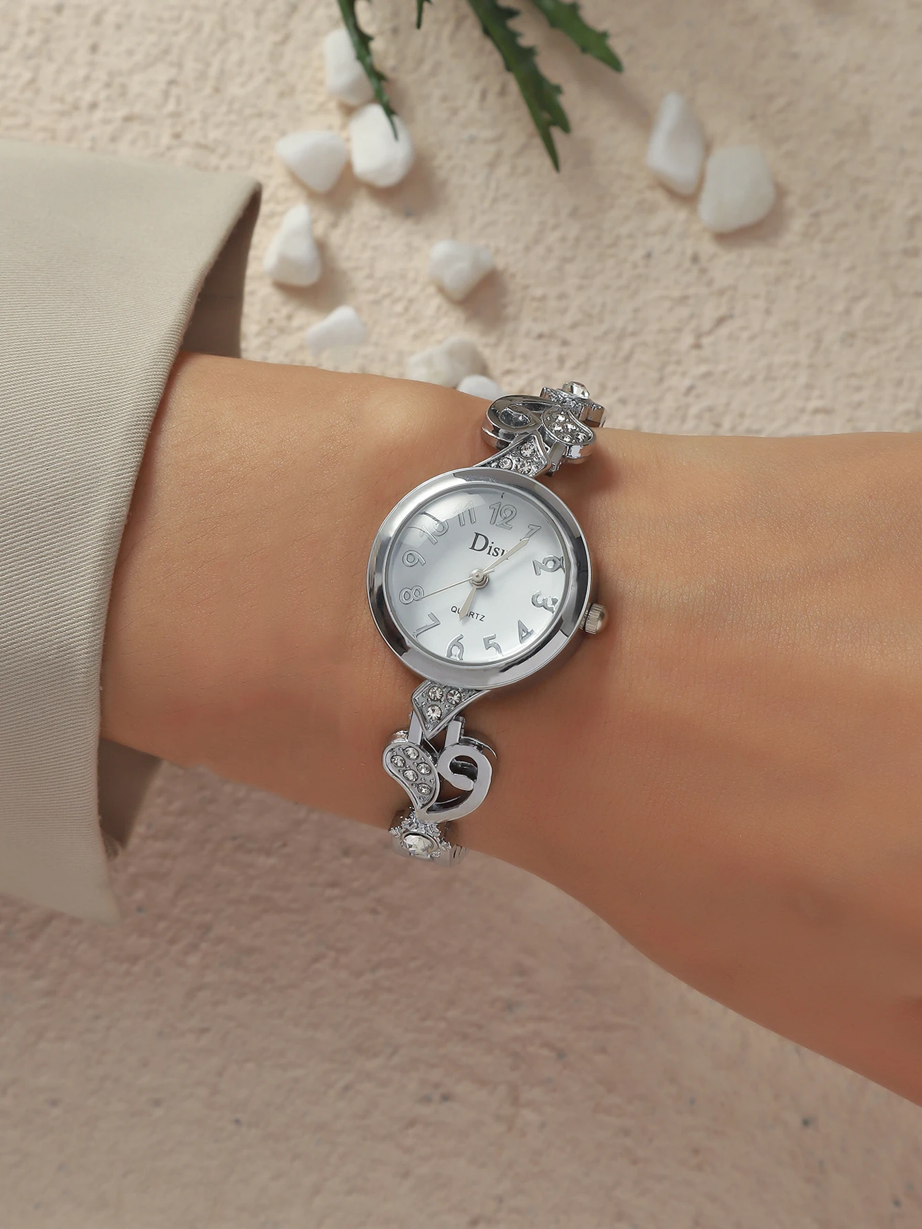 A Classic Fashion Love Bracelet Quartz Watch For Women With Rhinestones. For Daily Life